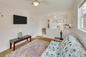 14 Mi to Montgomery Quaint Couples Apartment